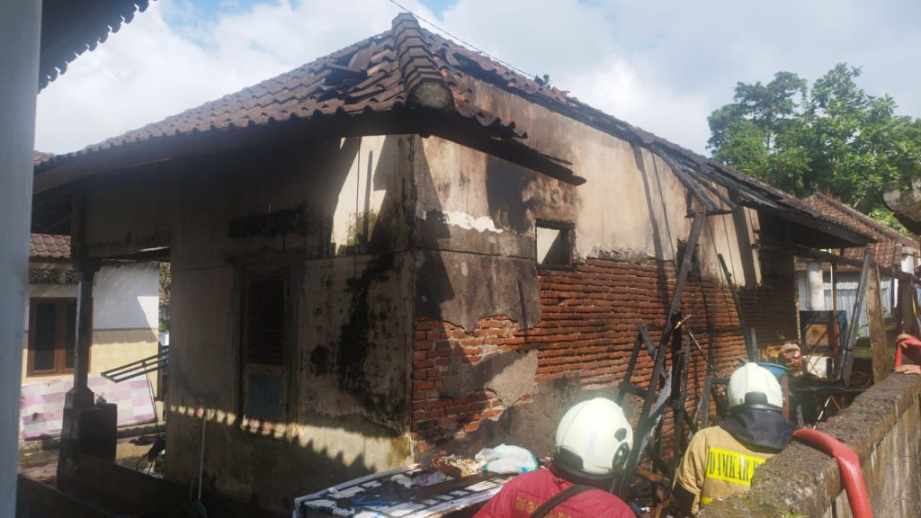 14. Kebakaran Rumah di Jalan Terompong, Banjar Banjaran, Desa Dauh Yeh Cani, Kecamatan Abiansemal Tanggal 28 Mei 2024